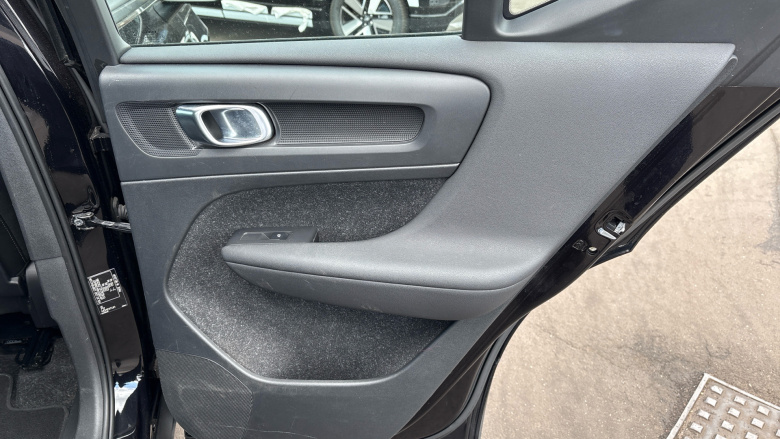 Volvo Xc40 2.0 T4 Momentum 5dr AWD Geartronic Petrol Estate